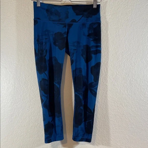 LULULEMON Athletica Blue Floral Wunder Under Crop
Leggings Size 4 - Picture 3 of 12